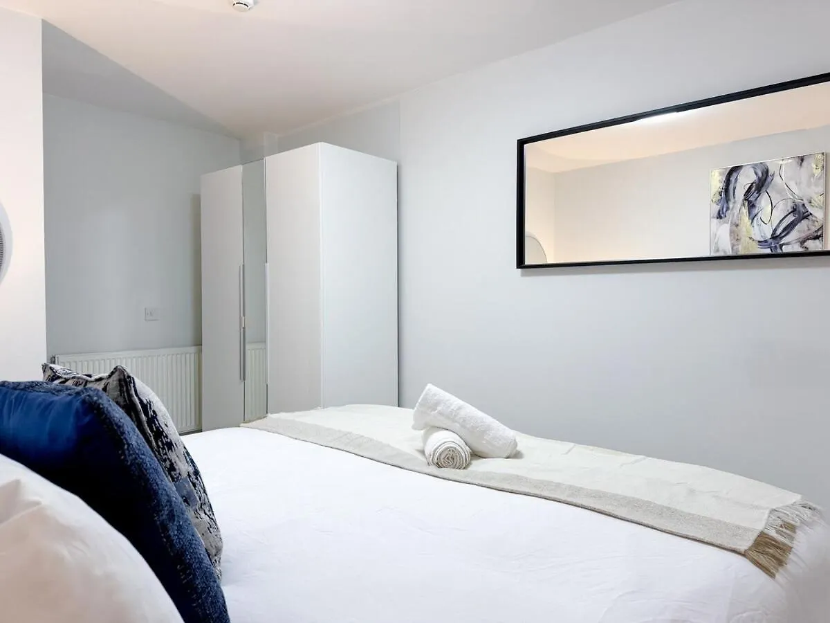 Apartment Modern & Cozy - City Centre 2-Bed Flat With Garden