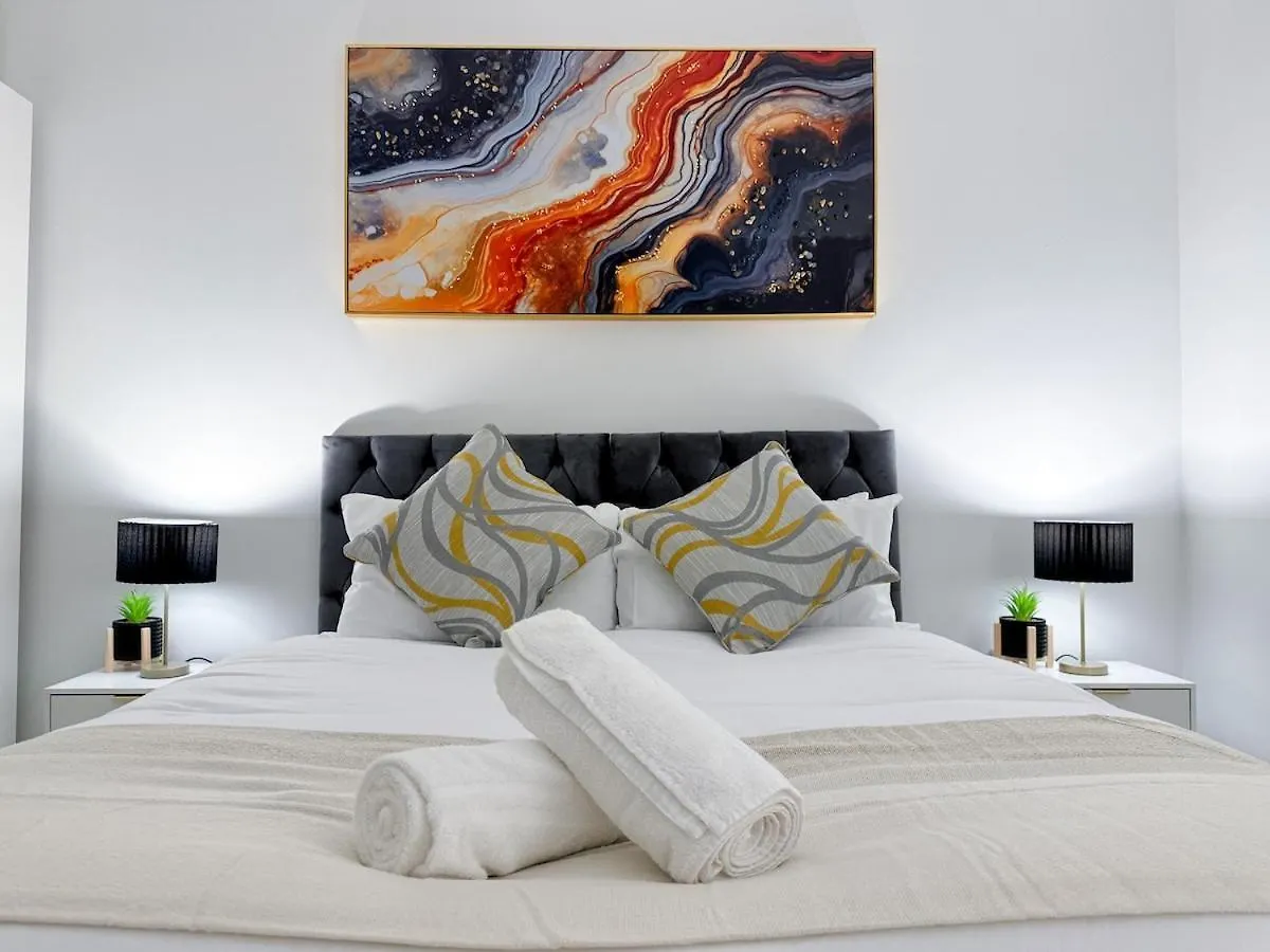 Apartment Modern & Cozy - City Centre 2-Bed Flat With Garden