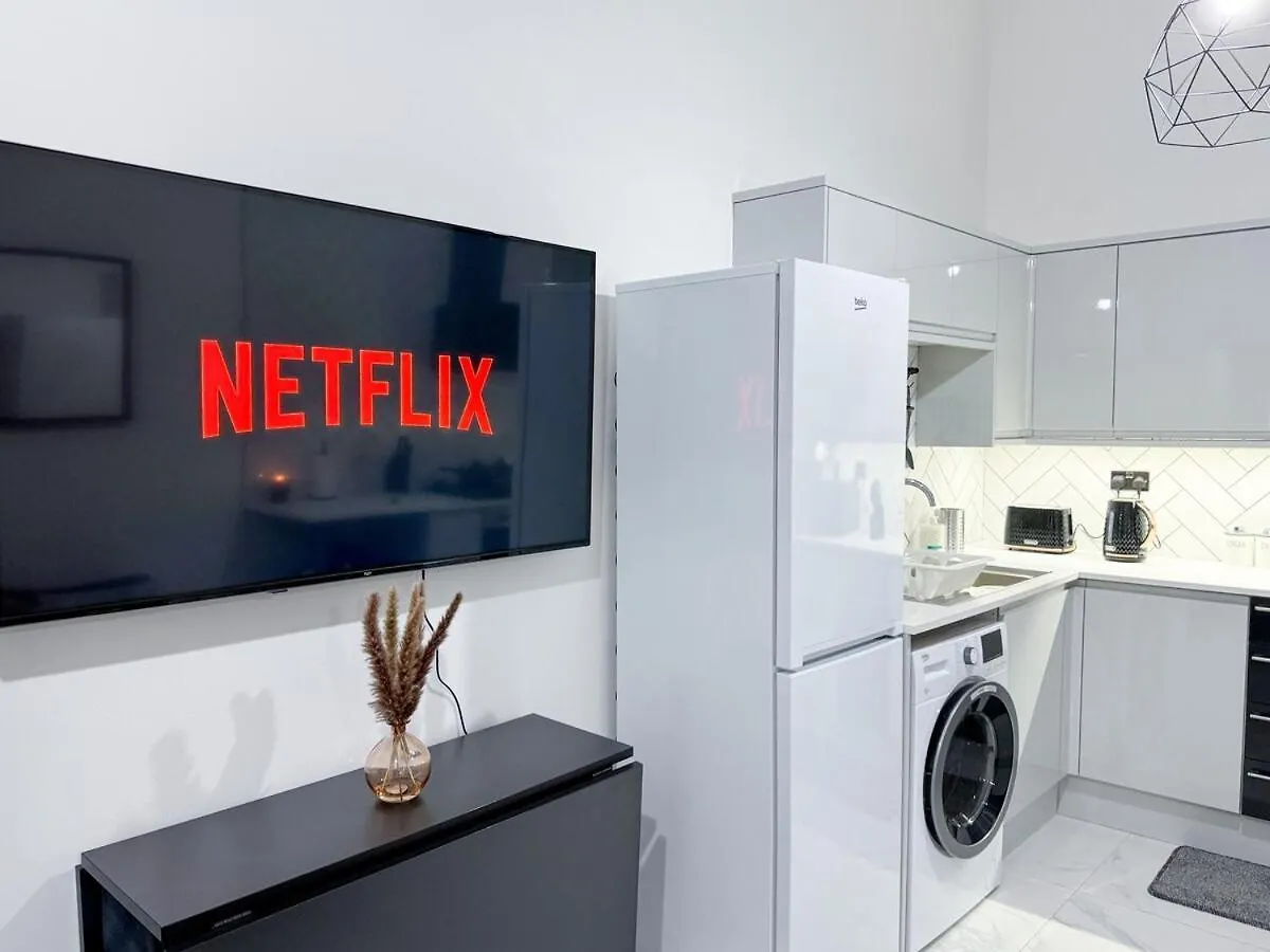 Apartment Modern & Cozy - City Centre 2-Bed Flat With Garden
