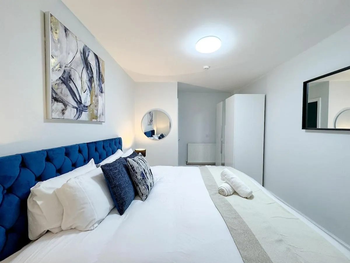 Modern & Cozy - City Centre 2-Bed Flat With Garden Apartment Cardiff