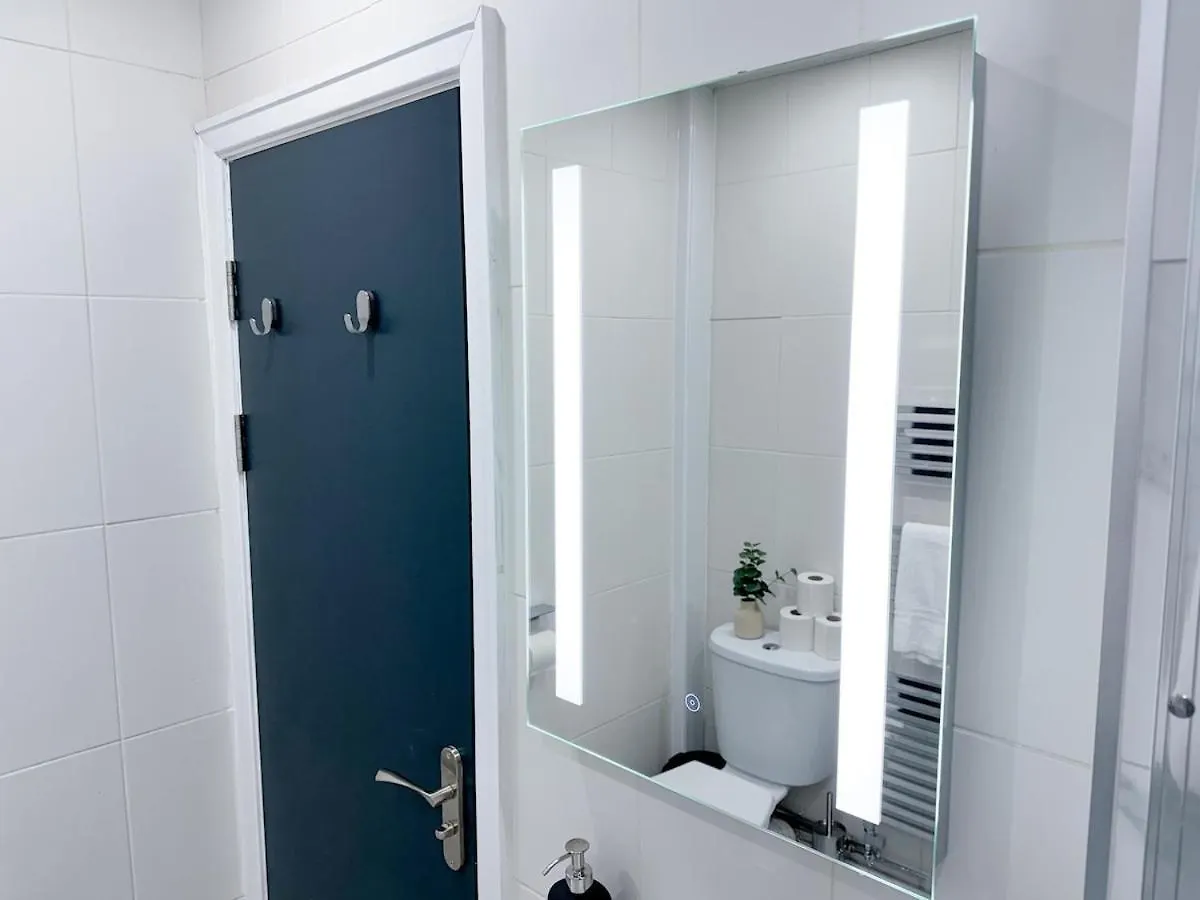 Apartment Modern & Cozy - City Centre 2-Bed Flat With Garden
