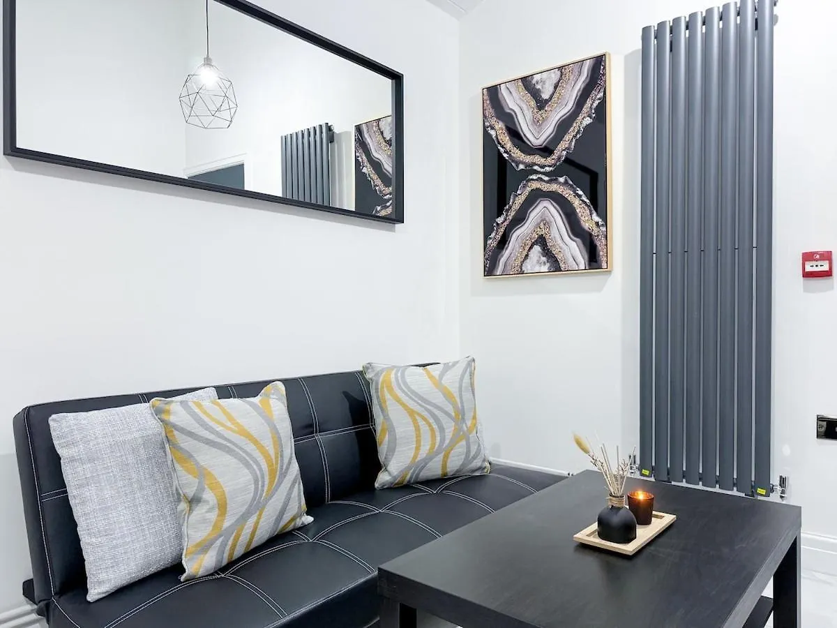 Apartment Modern & Cozy - City Centre 2-Bed Flat With Garden United Kingdom