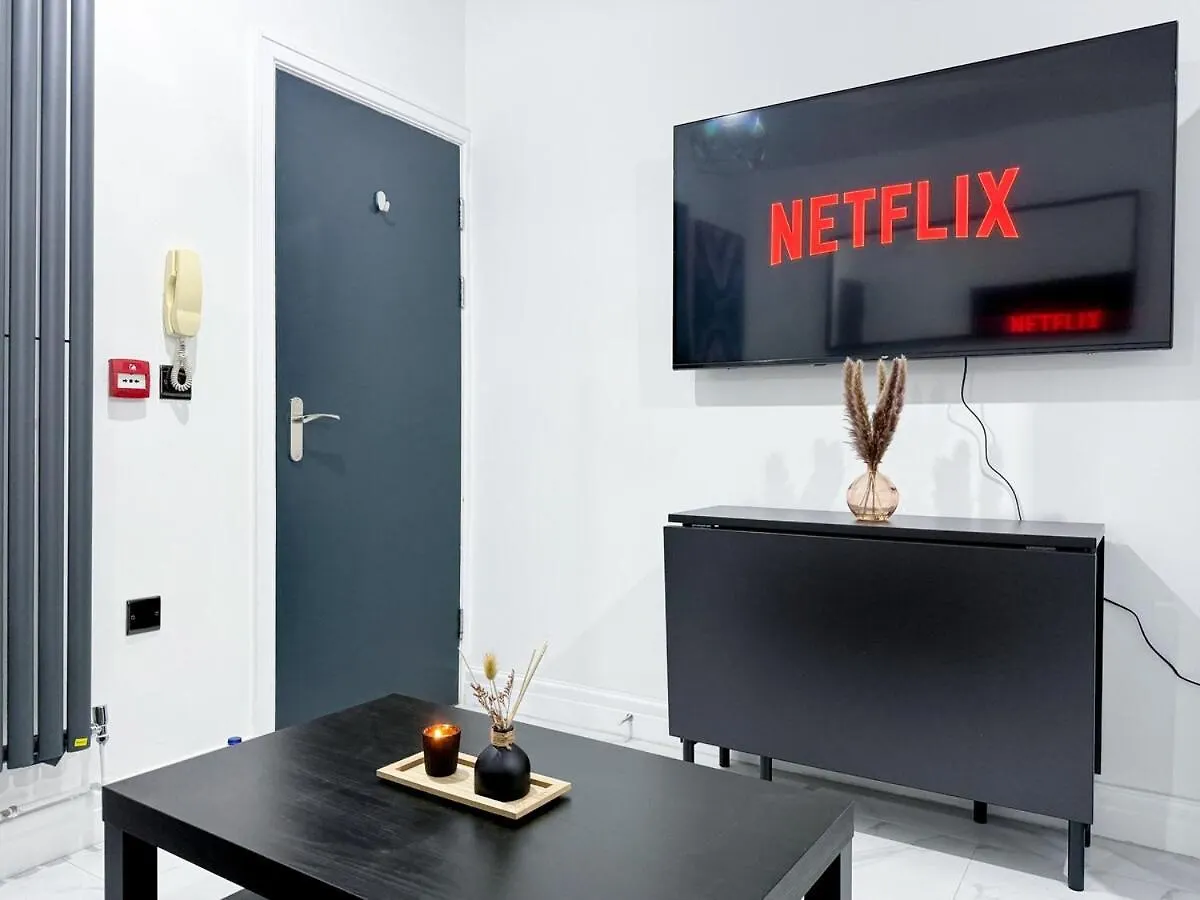Modern & Cozy - City Centre 2-Bed Flat With Garden Cardiff