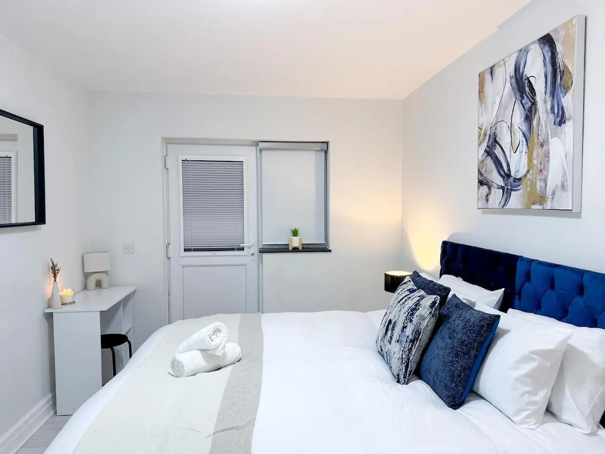 Modern & Cozy - City Centre 2-Bed Flat With Garden Cardiff