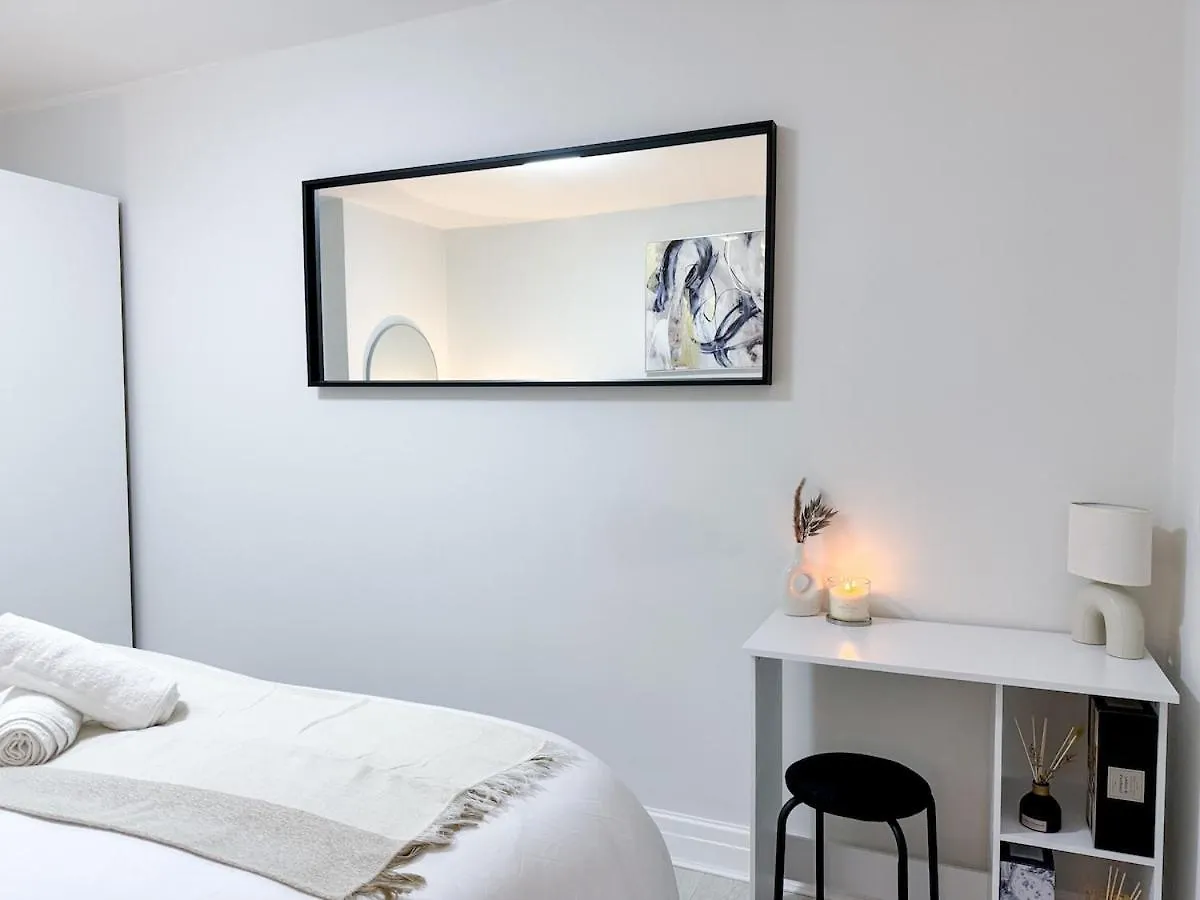 Modern & Cozy - City Centre 2-Bed Flat With Garden