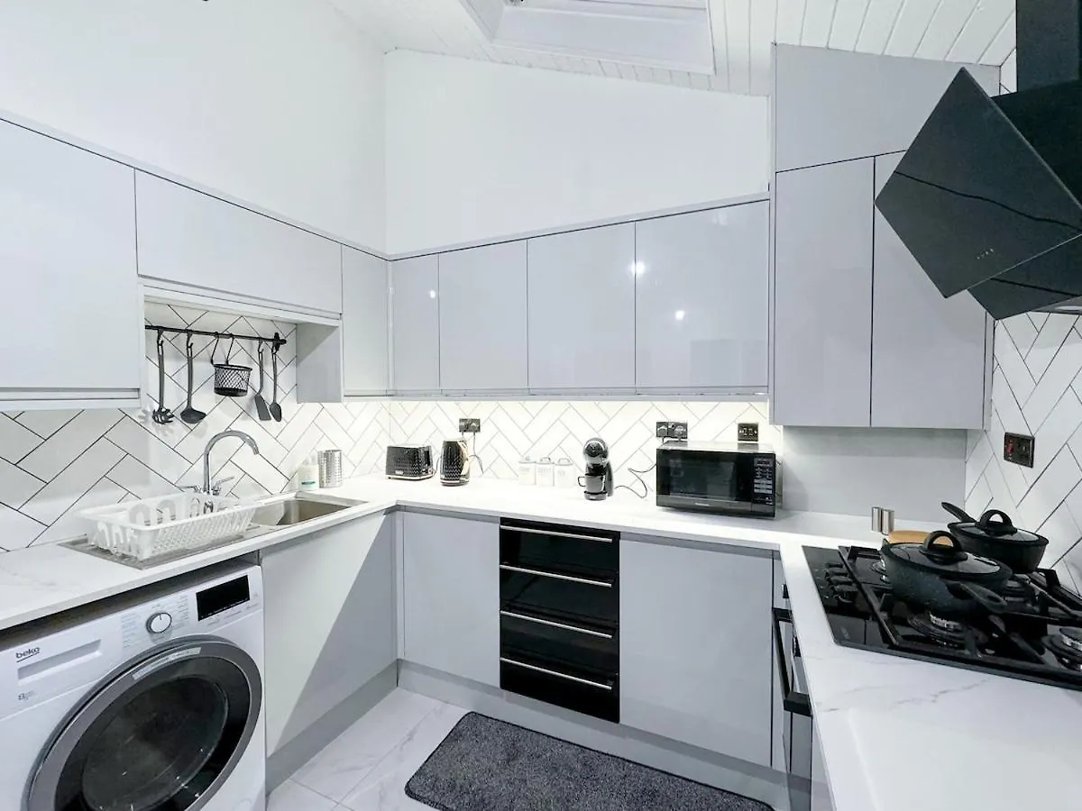 Modern & Cozy - City Centre 2-Bed Flat With Garden Apartment Cardiff