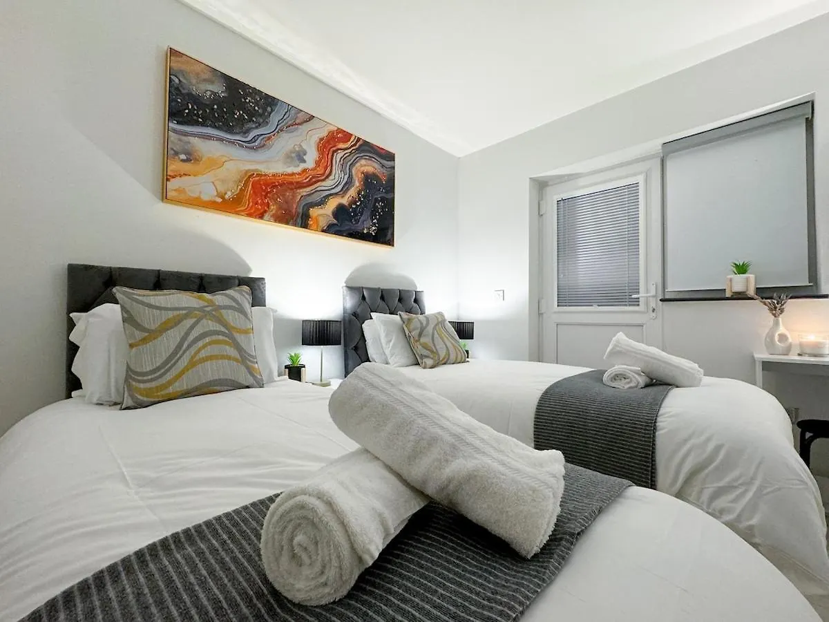 Modern & Cozy - City Centre 2-Bed Flat With Garden 0*, Cardiff