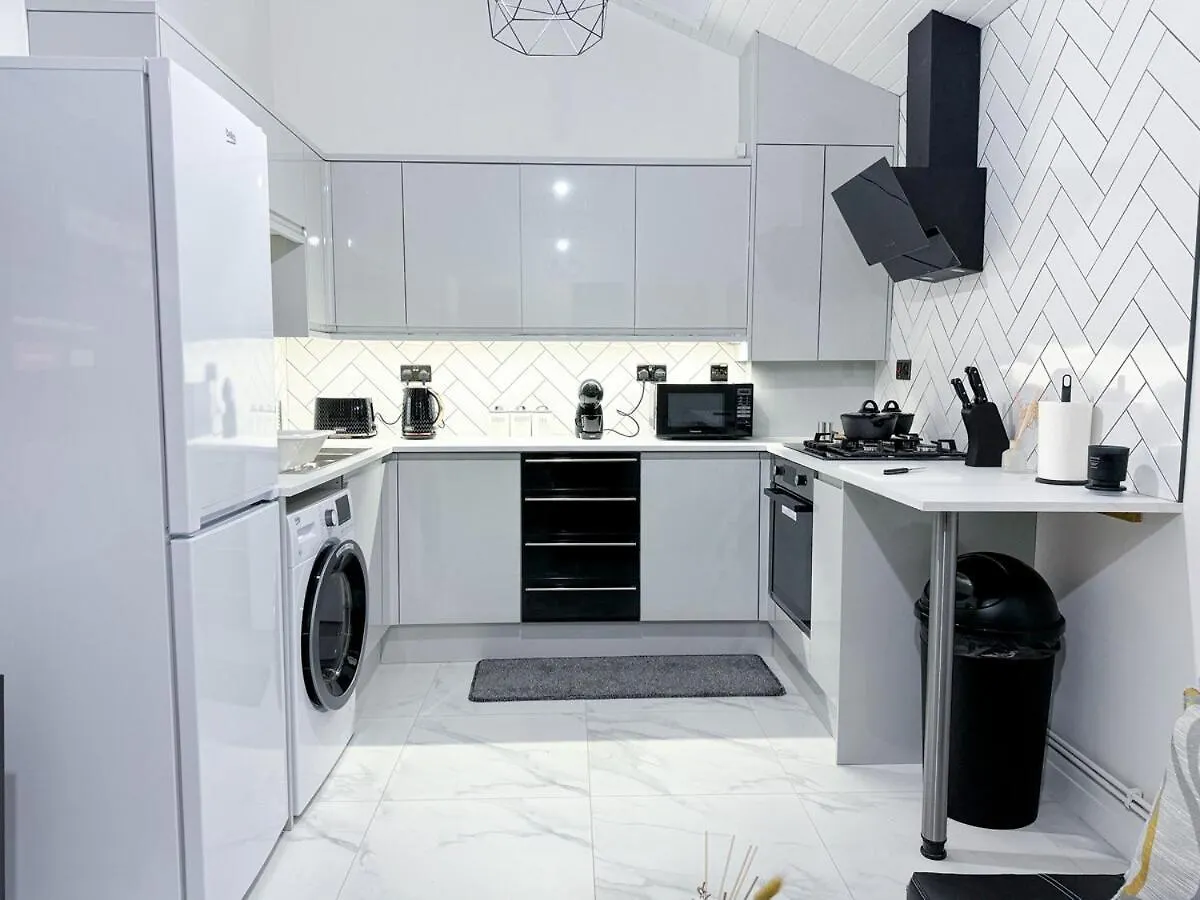 Apartment Modern & Cozy - City Centre 2-Bed Flat With Garden United Kingdom