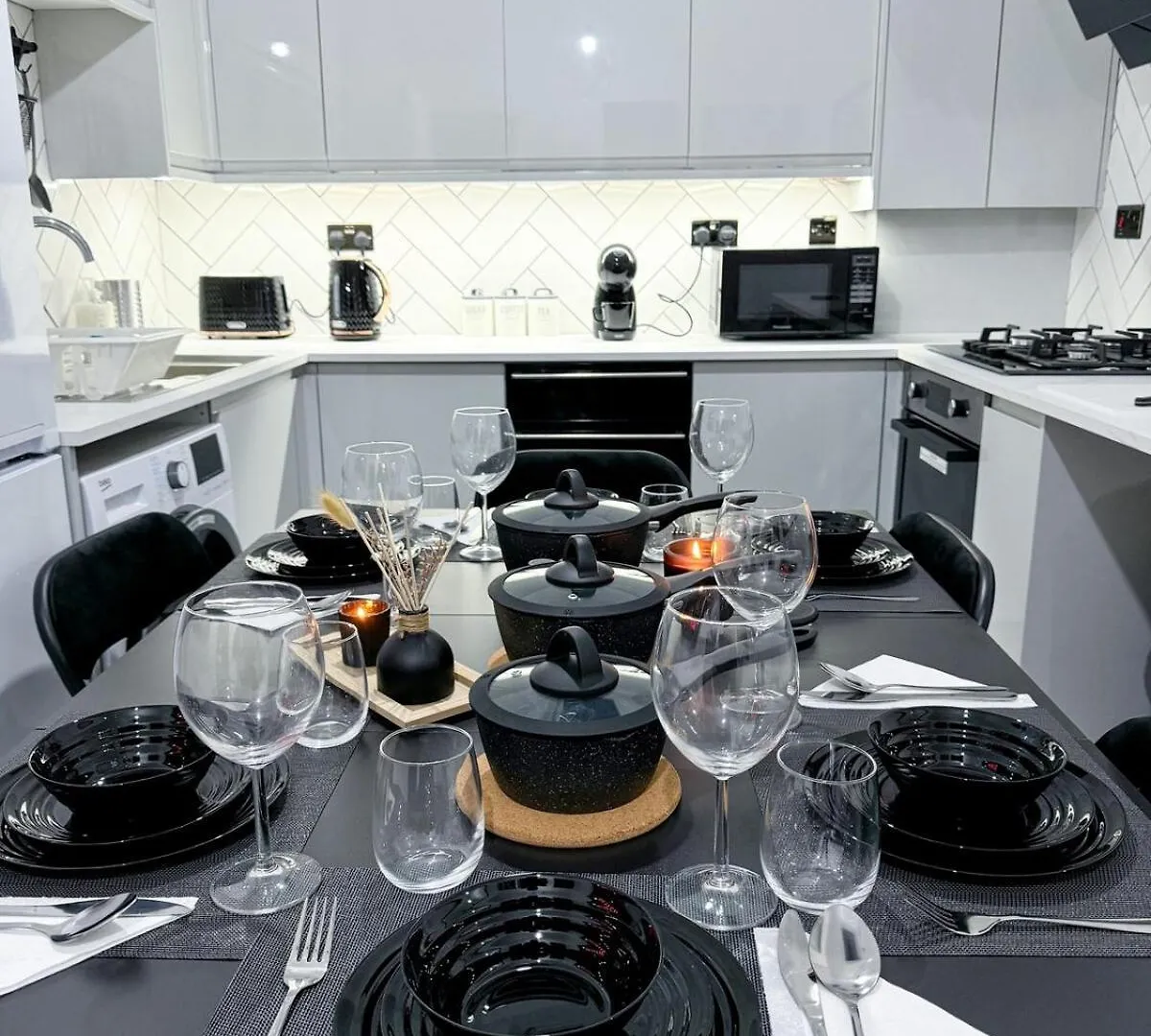 Modern & Cozy - City Centre 2-Bed Flat With Garden